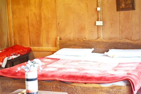 Queen of Heaven Houseboat, Srinagar 2